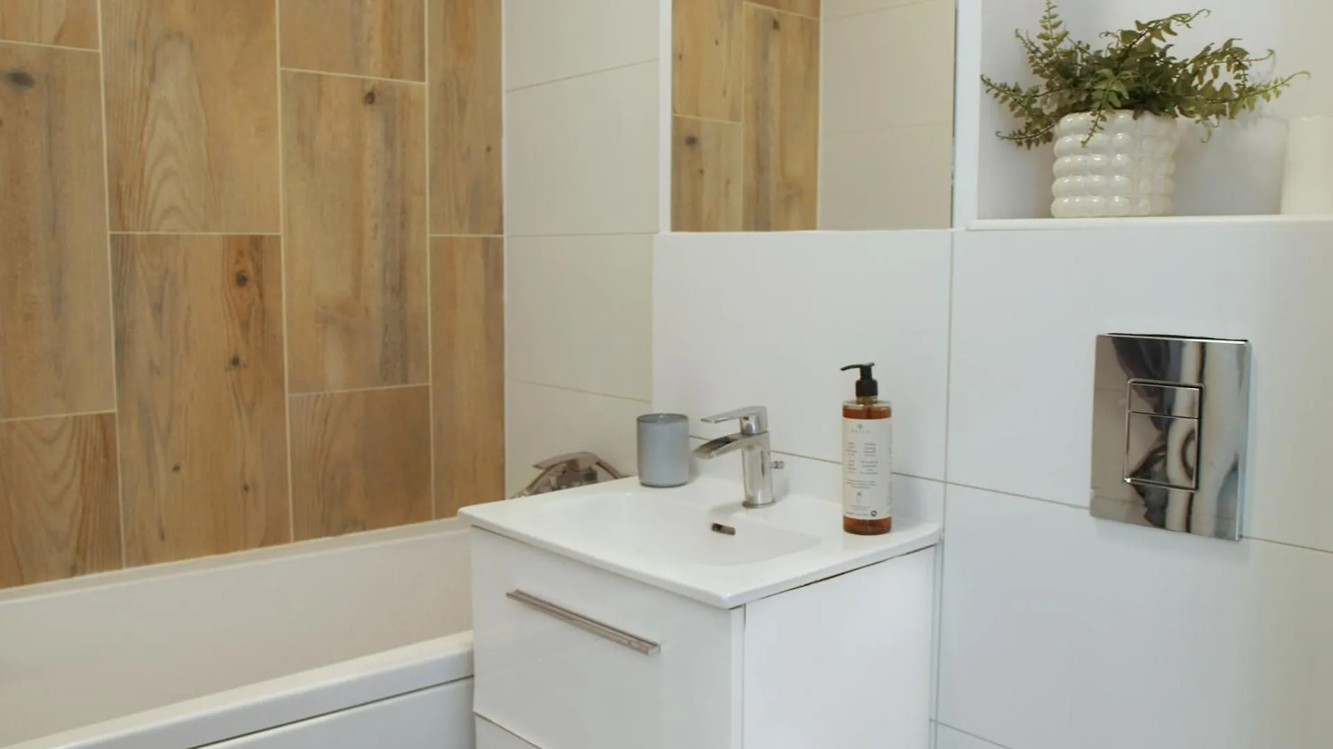 Apartament Rondo Onz Warsaw Apartment